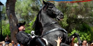 Menorca en verano, un viaje a la tradición de sus fiestas